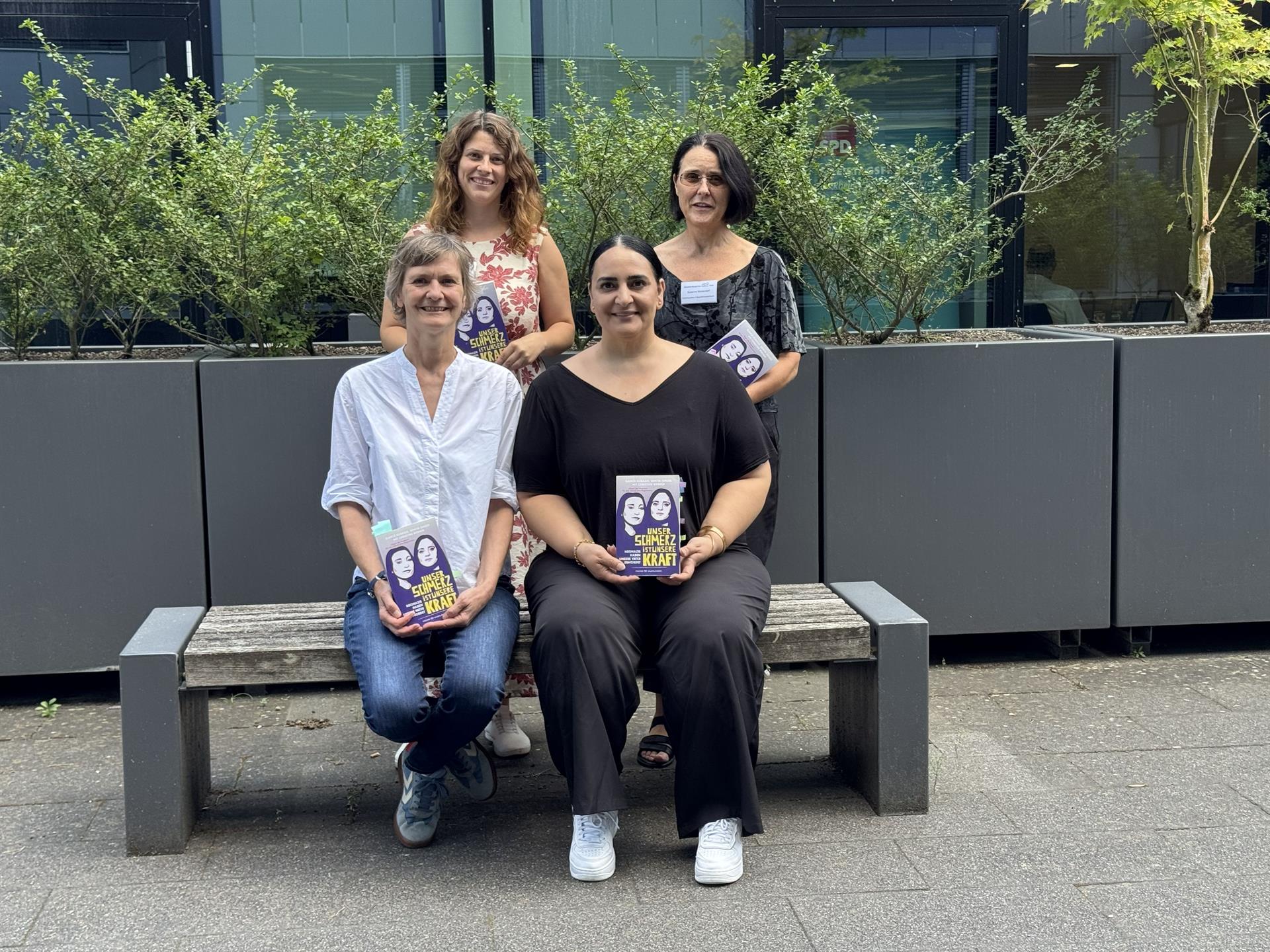 Für den Deutschen Jugendliteraturpreis nominiert: „Unser Schmerz ist unsere Kraft“ – Lesung bewegt rund 70 Zuhörende im Kreishaus Heidkamp 