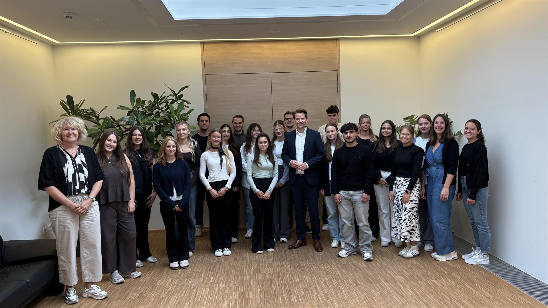 Die Zukunft des Kreises mitgestalten: 19 junge Frauen und Männer beginnen ihre Ausbildung beim Rheinisch-Bergischen Kreis 