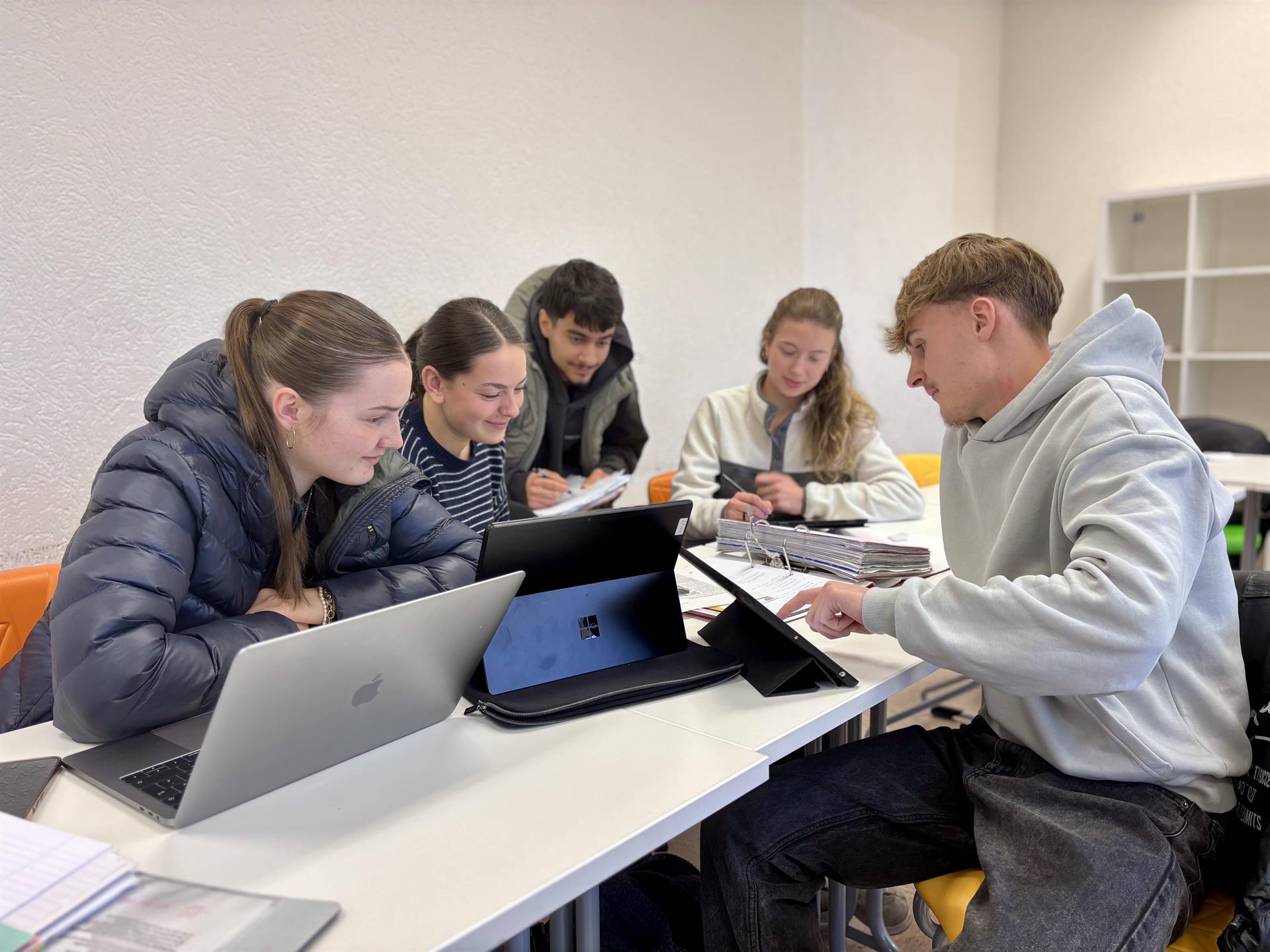 Woche der Berufskollegs: Jugendliche entdecken neue Wege für ihre Zukunft - Ein Pilotprojekt öffnet Türen zu vielfältigen Bildungswegen