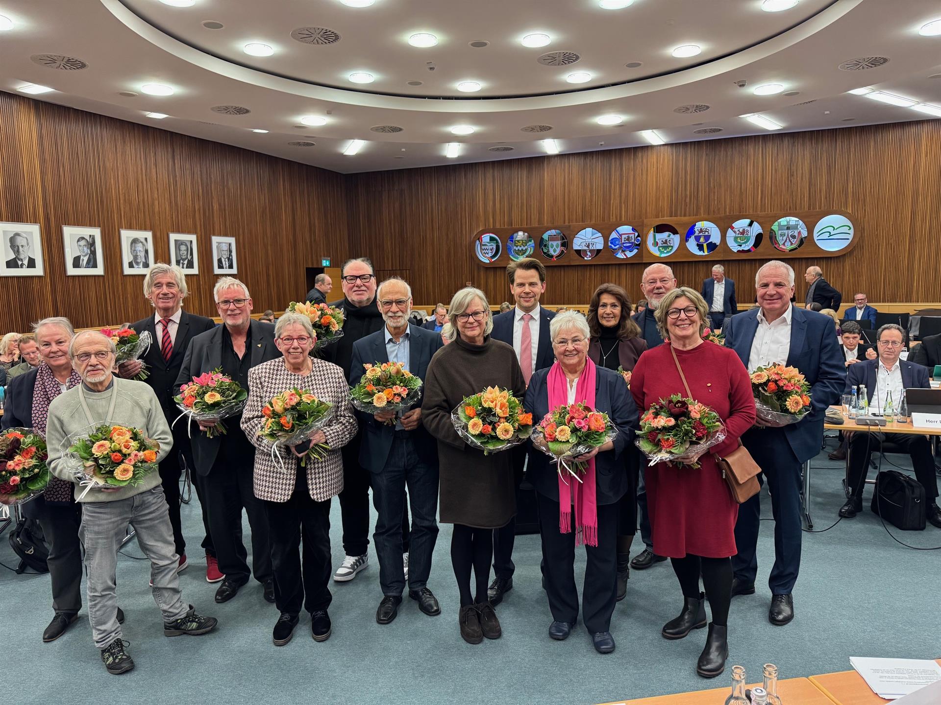 Landrat und Kreistag verabschieden ausgeschiedene Mitglieder und ehren langjähriges Engagement